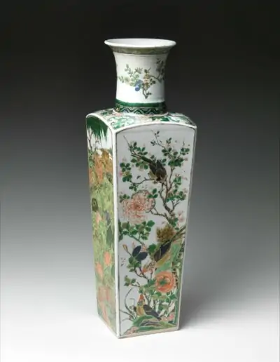 Vase aux Fleurs des Quatre Saisons, Début XVIIIe siècle. Chine, dynastie Qing (1644-1911), période Kangxi (1662-1722)