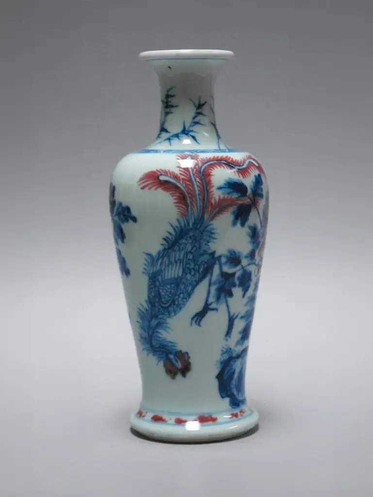 Vase chinois avec Phénix et Pivoines Dynastie Qing Vase chinois avec phénix et pivoines