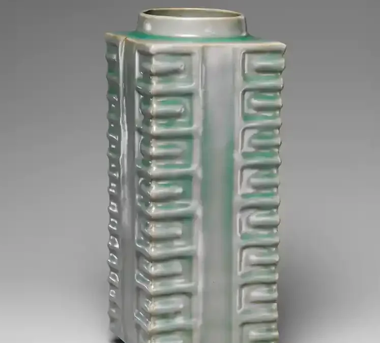 Vase quadrangulaire en Céladon de Longquan, dynastie des Song du Sud